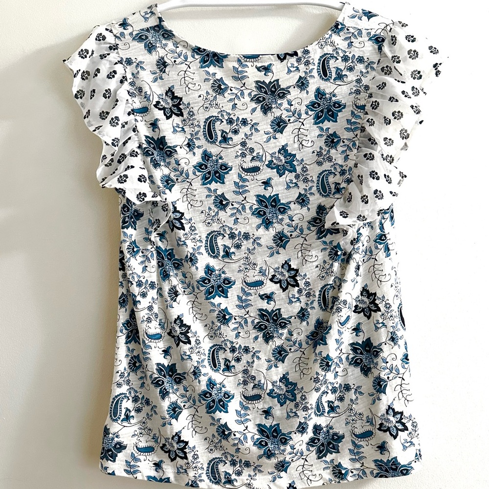 Lucky Brand NWOT cap sleeve top with ruffle details white/blue print size S - Picture 2 of 10